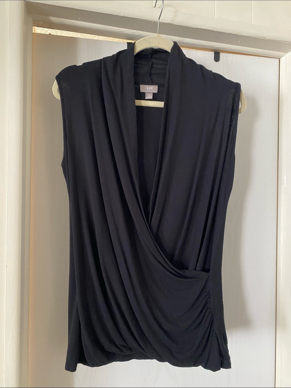 🌺3/$18 Sale J. Jill Black Sleeveless Draped V-Neck Top